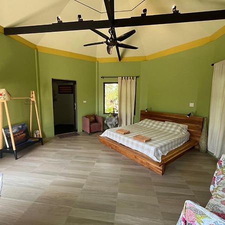 Navari Homestay Rayong Bagian luar foto