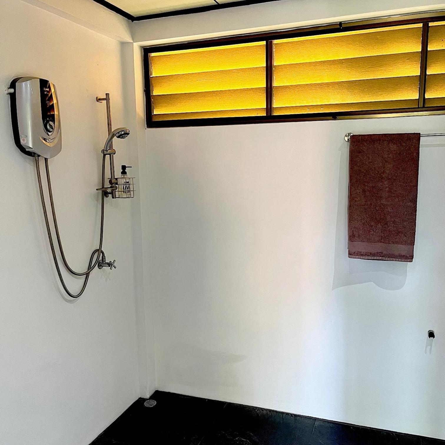 Navari Homestay Rayong Bagian luar foto